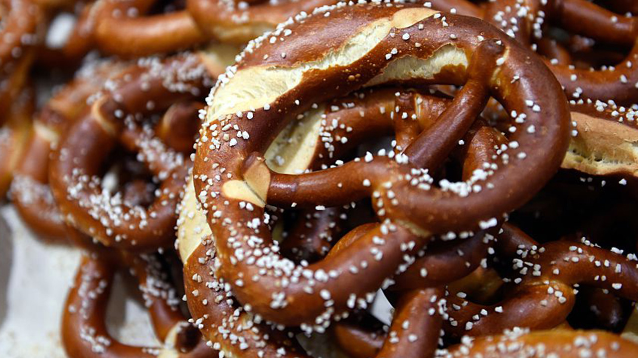 Students served pretzels covered in oven cleaner, lawsuit claims — Dunwoody Schools news